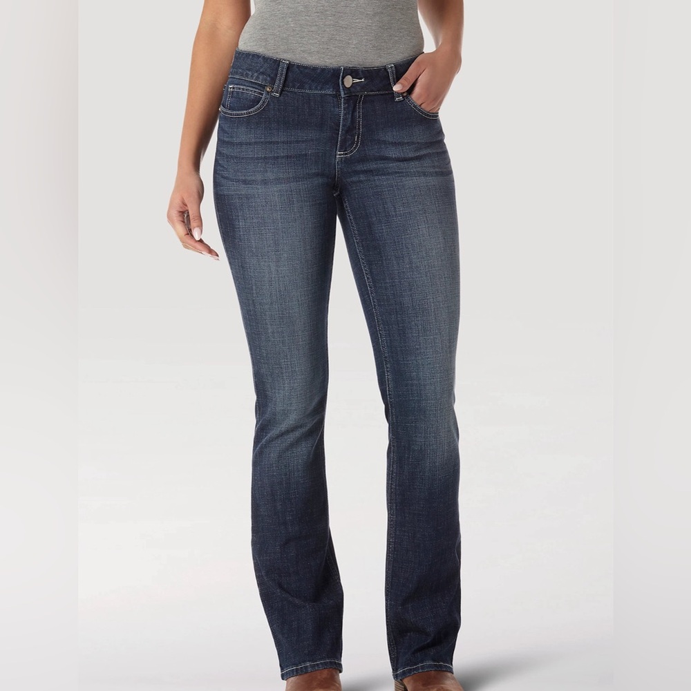 Wrangler mid rise bootcut jeans. Size 7